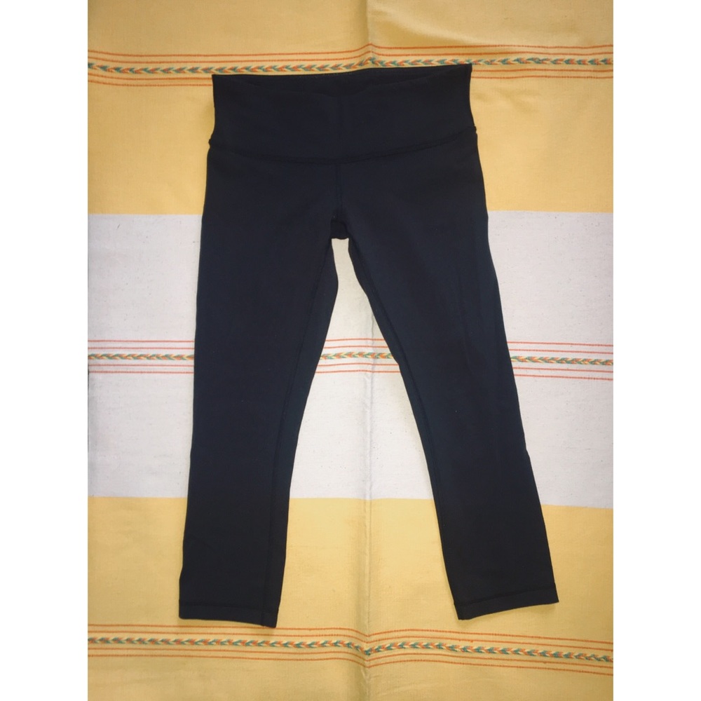 Lululemon crop black leggings size 6